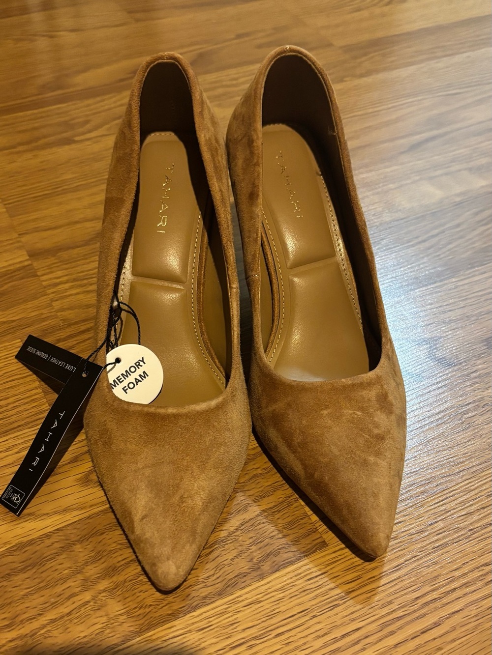 Tahari Suede Pumps Sz 8 1/2